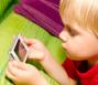 Tablettes numériques et smartphones : que faire avant de laisser un enfant jouer avec ce matériel ?